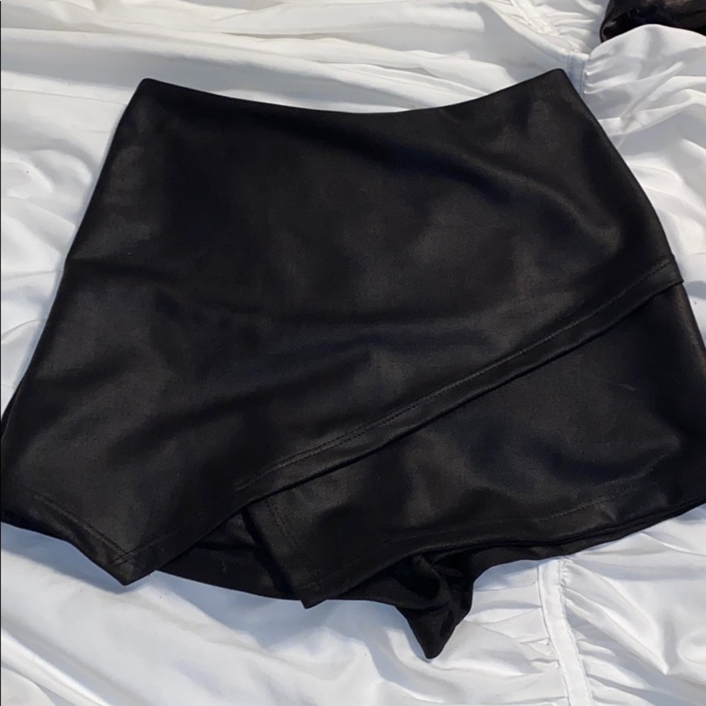 Black skort